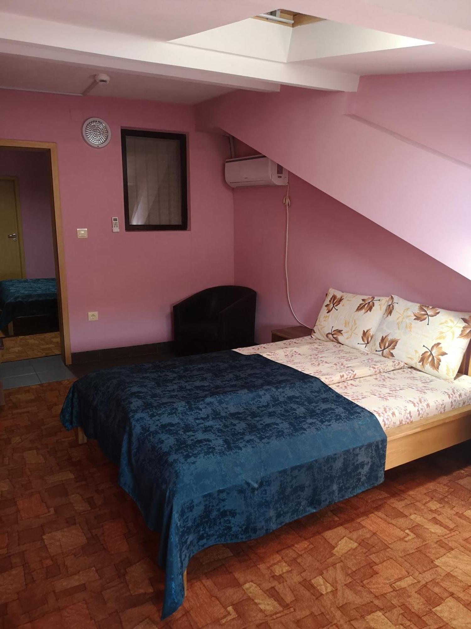 Pensiunea Mikelis International Hotel Curtea De Arges Exterior photo