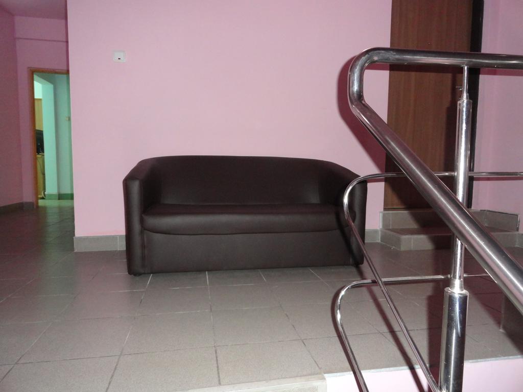 Pensiunea Mikelis International Hotel Curtea De Arges Exterior photo